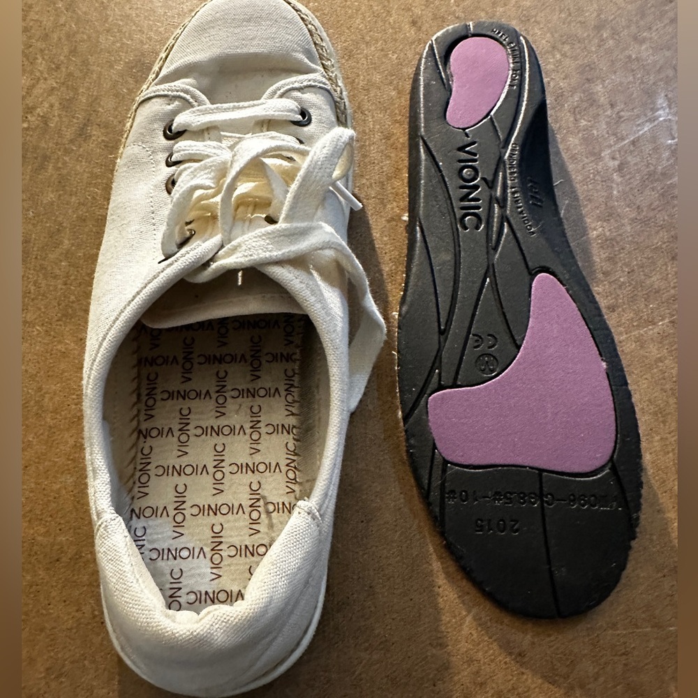 Vionic cream sneakers with tweed trim atβ white wall. Shoes feet love. Size 9 - Picture 16 of 16